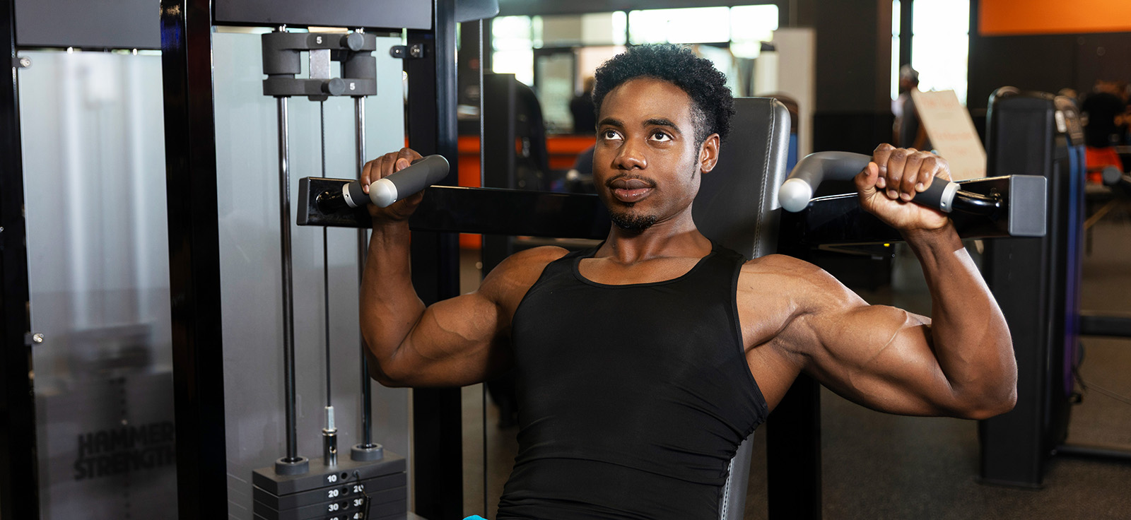 Gym Machines vs. Free Weights – Pros, Cons, and Typical Use Cases